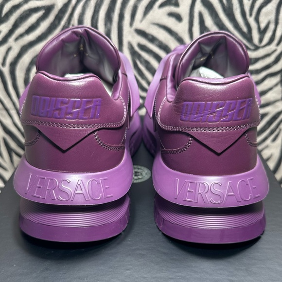 Versace - Picture 4 of 7